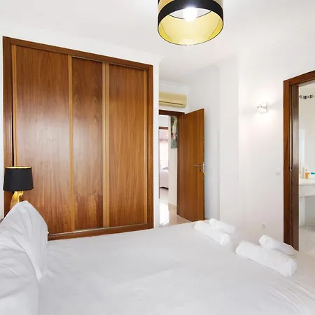 Flat With Pool Marina And Sea View *