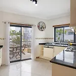 아파트 Flat With Pool Marina And Sea View