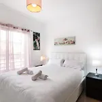 Flat With Pool Marina And Sea View 아파트