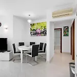 Flat With Pool Marina And Sea View Apartman