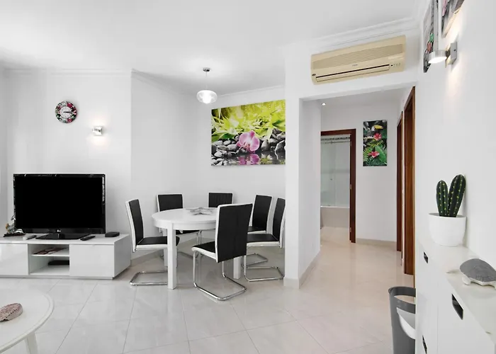 Flat With Pool Marina And Sea View 아파트