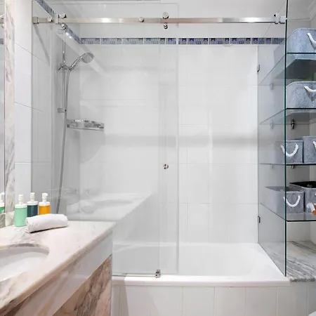 Апартаменты Flat With Pool Marina And Sea View Албуфейра