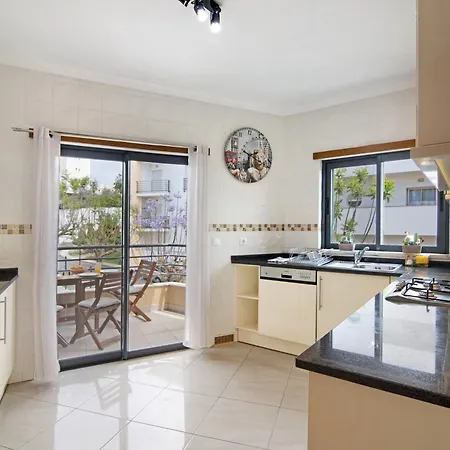 Flat With Pool Marina And Sea View Апартаменты *