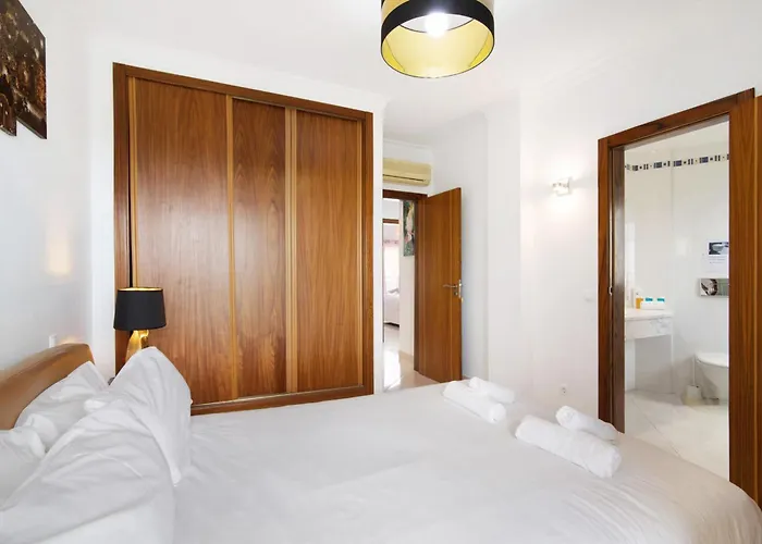 Flat With Pool Marina And Sea View *